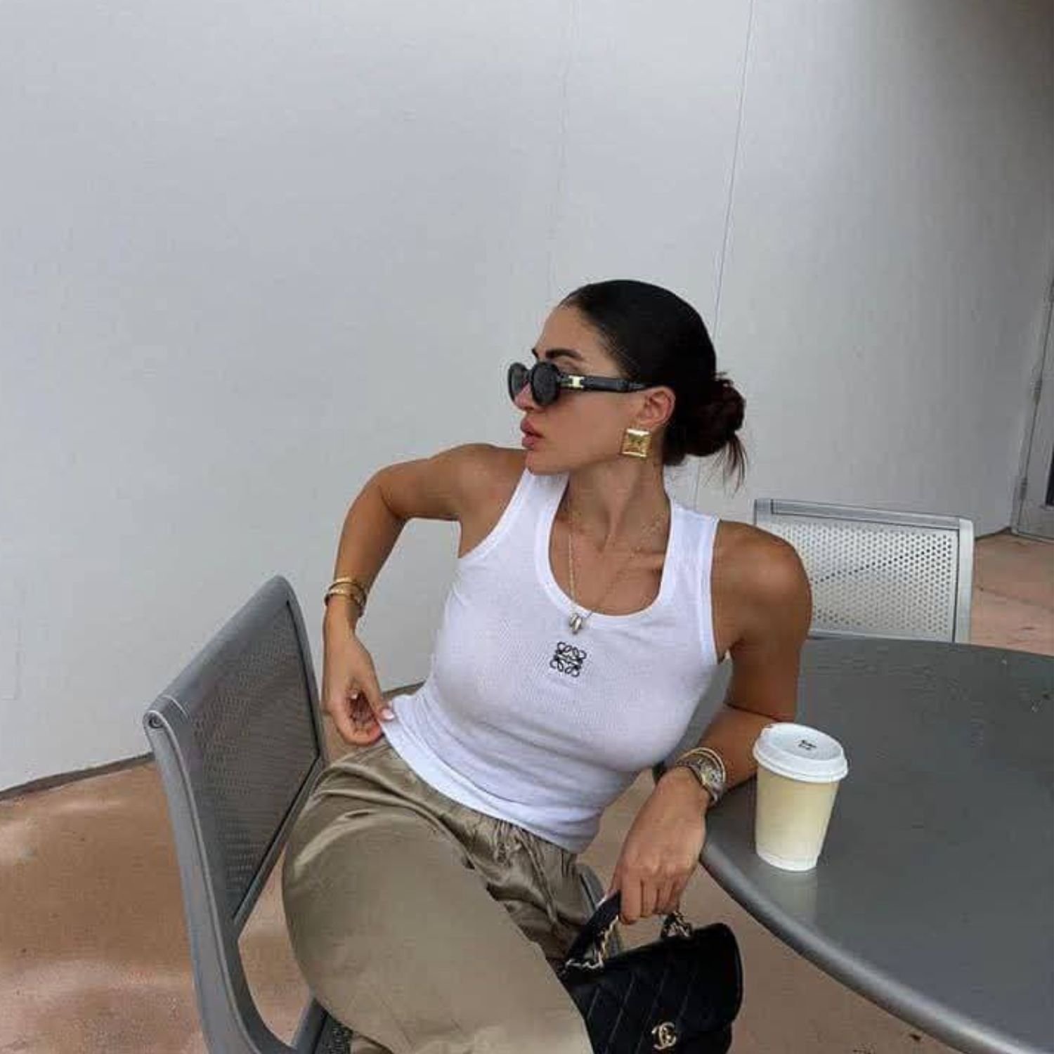 بيزك توب كت نسائي بشعار مطرز